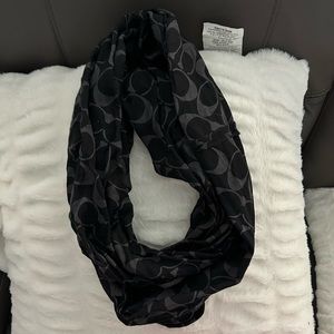 Coach infinty wrap / scarf